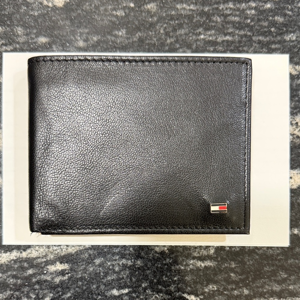 Tommy Hilfiger Black Leather Bifold Wallet with Flag Detail